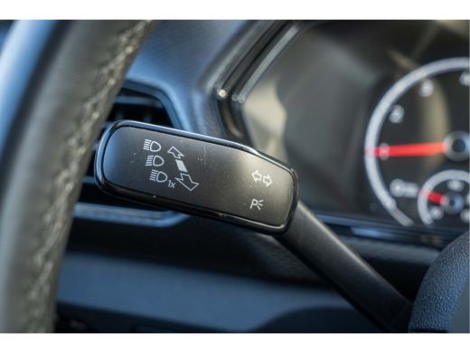 Volkswagen T-Cross Volkswagen 1.0 95pk TSI Life |Navigatie| Getint glas| Parkeersensoren v+a | ActivLease financial lease