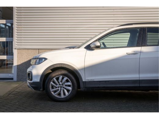 Volkswagen T-Cross Volkswagen 1.0 95pk TSI Life |Navigatie| Getint glas| Parkeersensoren v+a | ActivLease financial lease