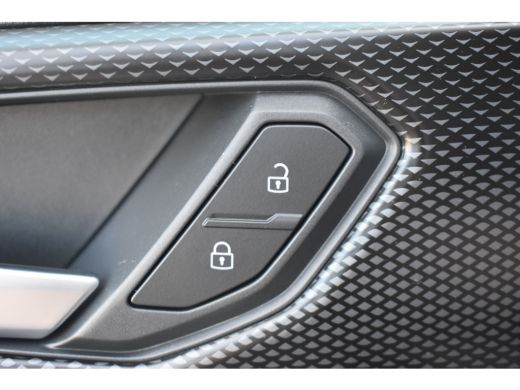 Volkswagen T-Cross 1.0 TSI 95PK Life | NAVI BY APP | PDC V+A | AIRCO | ELEKTR. PAKKET | 16 INCH ActivLease financial lease