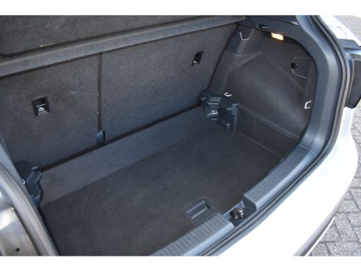 Volkswagen T-Cross 1.0 TSI 95PK Life | NAVI BY APP | PDC V+A | AIRCO | ELEKTR. PAKKET | 16 INCH ActivLease financial lease