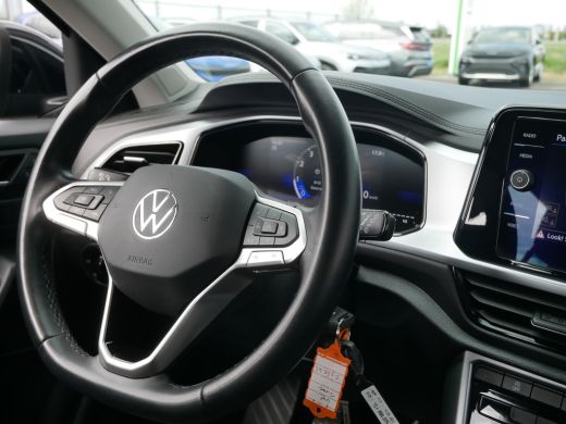 Volkswagen T-Roc 1.0 TSI Life Carplay | ACC | Parkeersensoren | 110pk ActivLease financial lease