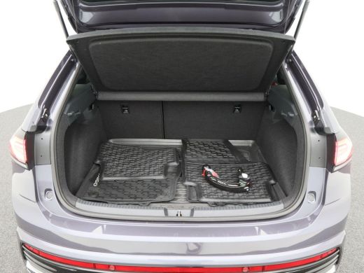 Volkswagen Taigo 1.0 TSi 110 Pk Automaat R-Line | Airco | Trekhaak | Stoelverwarming | Camera | 17 Inch | Privacy ... ActivLease financial lease