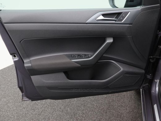 Volkswagen Taigo 1.0 TSi 110 Pk Automaat R-Line | Airco | Trekhaak | Stoelverwarming | Camera | 17 Inch | Privacy ... ActivLease financial lease
