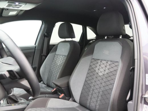 Volkswagen Taigo 1.0 TSi 110 Pk Automaat R-Line | Airco | Trekhaak | Stoelverwarming | Camera | 17 Inch | Privacy ... ActivLease financial lease
