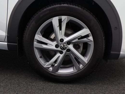 Volkswagen Taigo 1.0 TSi 110 Pk Automaat R-Line | Airco | Trekhaak | Stoelverwarming | Camera | 17 Inch | Privacy ... ActivLease financial lease