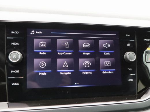 Volkswagen Taigo 1.0 TSi 110 Pk Automaat R-Line | Airco | Trekhaak | Stoelverwarming | Camera | 17 Inch | Privacy ... ActivLease financial lease