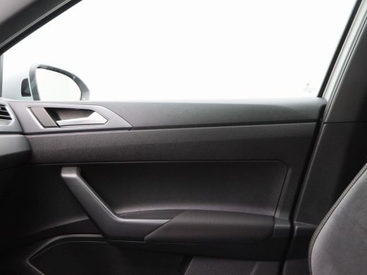 Volkswagen Taigo 1.0 TSi 110 Pk Automaat R-Line | Airco | Trekhaak | Stoelverwarming | Camera | 17 Inch | Privacy ... ActivLease financial lease