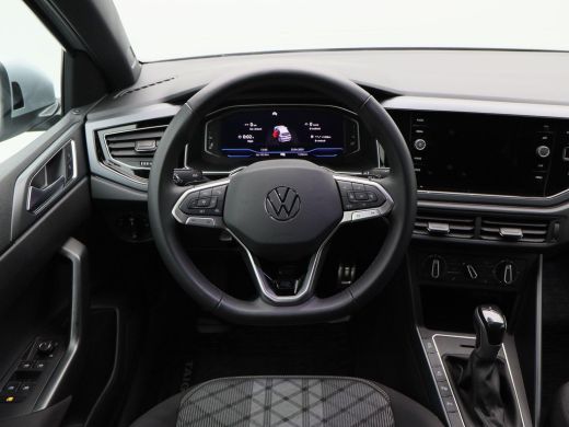 Volkswagen Taigo 1.0 TSi 110 Pk Automaat R-Line | Airco | Trekhaak | Stoelverwarming | Camera | 17 Inch | Privacy ... ActivLease financial lease