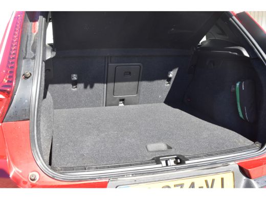 Volvo  XC40 1.5 T2 Momentum |FusionRed |VolvoSelekt! |Camera ActivLease financial lease