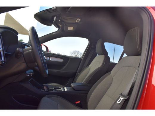 Volvo  XC40 1.5 T2 Momentum |FusionRed |VolvoSelekt! |Camera ActivLease financial lease