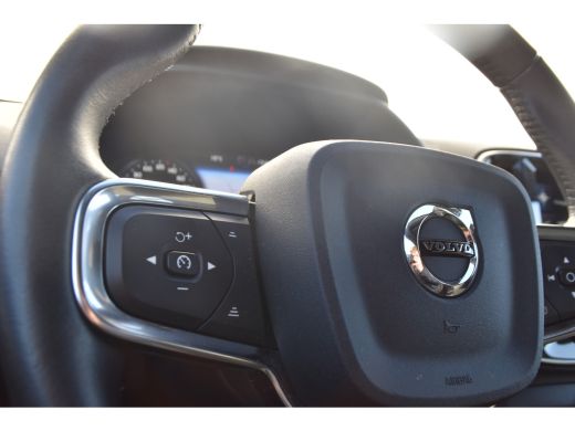 Volvo  XC40 1.5 T2 Momentum |FusionRed |VolvoSelekt! |Camera ActivLease financial lease