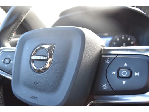 Volvo  XC40 1.5 T2 Momentum |FusionRed |VolvoSelekt! |Camera ActivLease financial lease