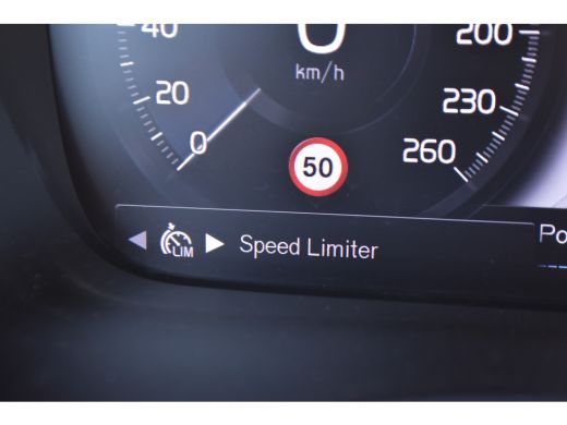 Volvo  XC40 1.5 T2 Momentum |FusionRed |VolvoSelekt! |Camera ActivLease financial lease