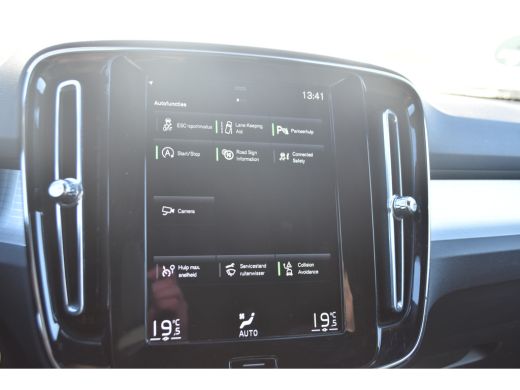 Volvo  XC40 1.5 T2 Momentum |FusionRed |VolvoSelekt! |Camera ActivLease financial lease