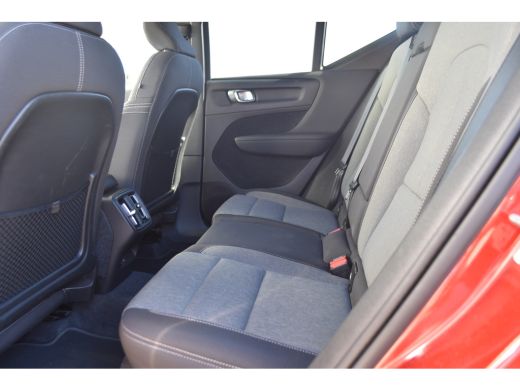 Volvo  XC40 1.5 T2 Momentum |FusionRed |VolvoSelekt! |Camera ActivLease financial lease
