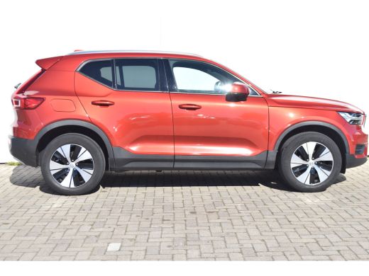 Volvo  XC40 1.5 T2 Momentum |FusionRed |VolvoSelekt! |Camera ActivLease financial lease
