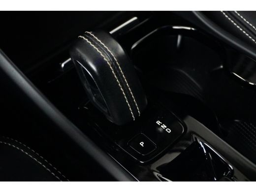 Volvo  XC40 Volvo T4 R-design | 360 CAM | Trekhaak | ActivLease financial lease