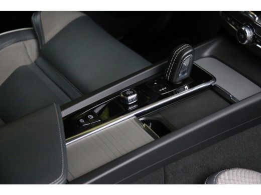 Volvo  XC60 Volvo 2.0 T6 Plug-in hybrid AWD R-Design | Trekhaak | Camera | Adaptive Cruise | Schuifdak | Harm... ActivLease financial lease