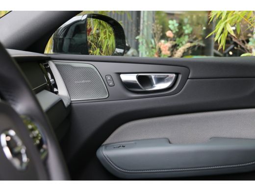 Volvo  XC60 Volvo 2.0 T6 Plug-in hybrid AWD R-Design | Trekhaak | Camera | Adaptive Cruise | Schuifdak | Harm... ActivLease financial lease
