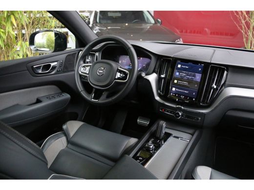 Volvo  XC60 Volvo 2.0 T6 Plug-in hybrid AWD R-Design | Trekhaak | Camera | Adaptive Cruise | Schuifdak | Harm... ActivLease financial lease