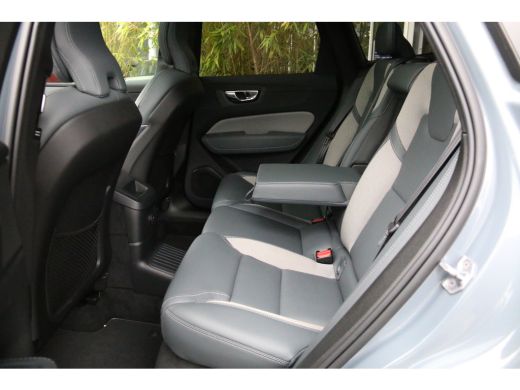 Volvo  XC60 Volvo 2.0 T6 Plug-in hybrid AWD R-Design | Trekhaak | Camera | Adaptive Cruise | Schuifdak | Harm... ActivLease financial lease