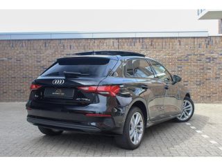 Audi A3 Sportback 40 TFSI e Adv.Ed. PANO | StoelVW | HUD    Onder andere voorzien van: Panorama dak, lane...