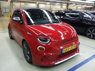 Fiat 500 Abarth e Cabrio 42kWh 3 Fase Incl. BTW | Navigatie | Full-LED | Parkeersensoren | 17"LMV | Sports...