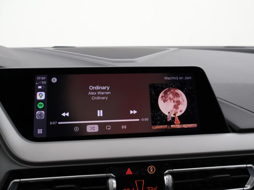 BMW 1-serie 118i AUT. EXECUTIVE EDITION + SPORTSTOELEN | STOELVERWARMING | APPLE CARPLAY ActivLease financial lease