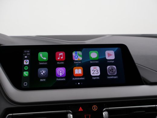 BMW 1-serie 118i AUT. EXECUTIVE EDITION + SPORTSTOELEN | STOELVERWARMING | APPLE CARPLAY ActivLease financial lease