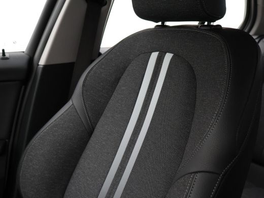 BMW 1-serie 118i AUT. EXECUTIVE EDITION + SPORTSTOELEN | STOELVERWARMING | APPLE CARPLAY ActivLease financial lease