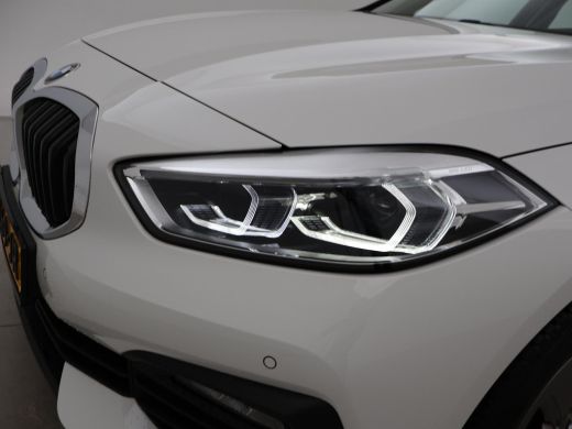 BMW 1-serie 118i AUT. EXECUTIVE EDITION + SPORTSTOELEN | STOELVERWARMING | APPLE CARPLAY ActivLease financial lease