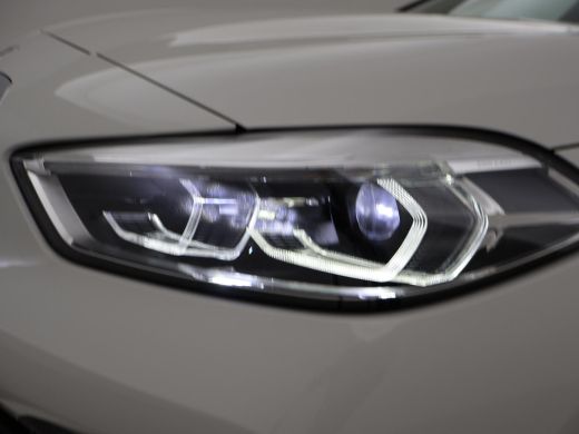 BMW 1-serie 118i AUT. EXECUTIVE EDITION + SPORTSTOELEN | STOELVERWARMING | APPLE CARPLAY ActivLease financial lease