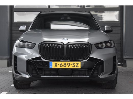 BMW X5 xDrive50e M Sportpakket Pro / OP VOORRAAD! / SUPERCOMPLEET / PANORAMADAK / MASSAGESTOELEN / TREKHAAK ActivLease financial lease