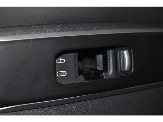 BMW X5 xDrive50e M Sportpakket Pro / OP VOORRAAD! / SUPERCOMPLEET / PANORAMADAK / MASSAGESTOELEN / TREKHAAK ActivLease financial lease