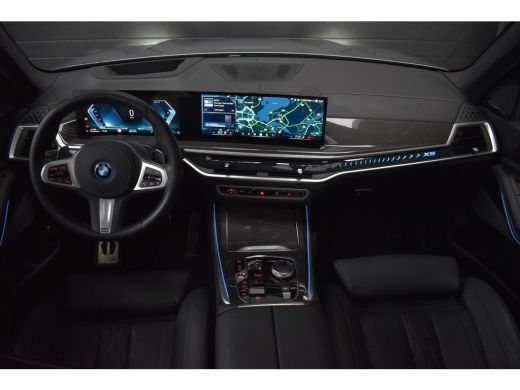 BMW X5 xDrive50e M Sportpakket Pro / OP VOORRAAD! / SUPERCOMPLEET / PANORAMADAK / MASSAGESTOELEN / TREKHAAK ActivLease financial lease