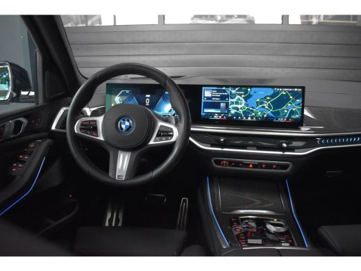BMW X5 xDrive50e M Sportpakket Pro / OP VOORRAAD! / SUPERCOMPLEET / PANORAMADAK / MASSAGESTOELEN / TREKHAAK ActivLease financial lease
