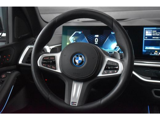 BMW X5 xDrive50e M Sportpakket Pro / OP VOORRAAD! / SUPERCOMPLEET / PANORAMADAK / MASSAGESTOELEN / TREKHAAK ActivLease financial lease