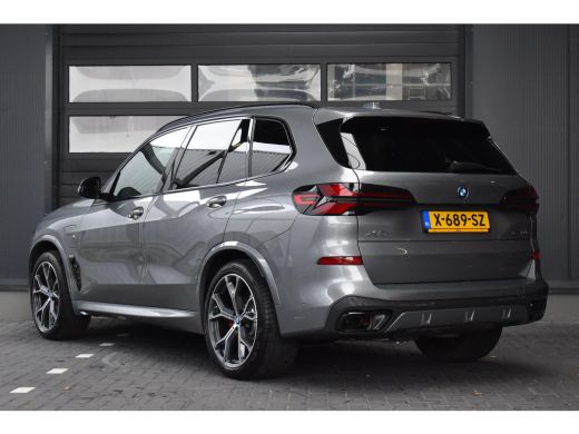 BMW X5 xDrive50e M Sportpakket Pro / OP VOORRAAD! / SUPERCOMPLEET / PANORAMADAK / MASSAGESTOELEN / TREKHAAK ActivLease financial lease