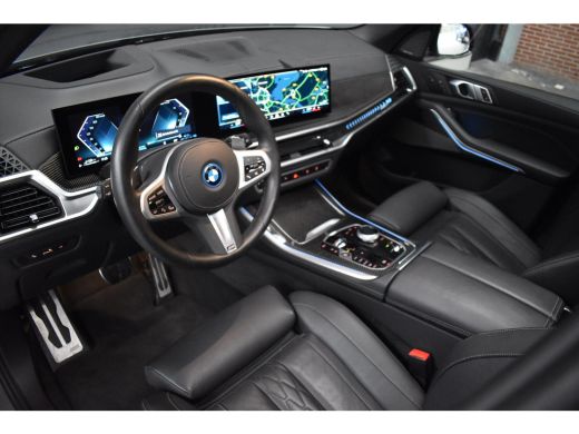 BMW X5 xDrive50e M Sportpakket Pro / OP VOORRAAD! / SUPERCOMPLEET / PANORAMADAK / MASSAGESTOELEN / TREKHAAK ActivLease financial lease
