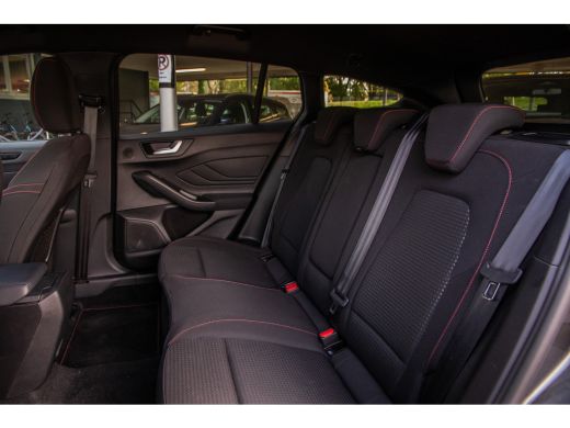 Ford FOCUS Wagon 1.0 EcoBoost Hybrid ST Line X | Lichtmetalen velgen 18" | Stuurwiel verwarmd | Verwarmde voorruit ActivLease financial lease