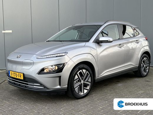 Hyundai KONA Electric Hyundai 64 kWh 204pk Pure | LED | Camera | Climate | Carplay | Keyless | Navigatie | 17" Lichtmet... Hyundai KONA Electric Hyundai 64 kWh 204pk Pure | LED | Camera | Climate | Carplay | Keyless | Navigatie | 17" Lichtmet...