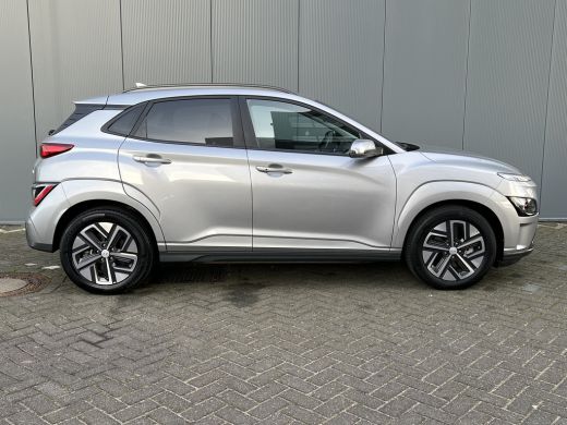 Hyundai KONA Electric Hyundai 64 kWh 204pk Pure | LED | Camera | Climate | Carplay | Keyless | Navigatie | 17" Lichtmet... ActivLease financial lease