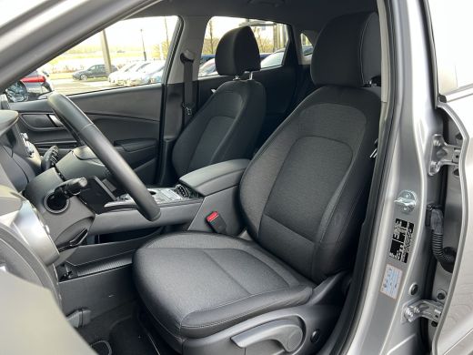 Hyundai KONA Electric Hyundai 64 kWh 204pk Pure | LED | Camera | Climate | Carplay | Keyless | Navigatie | 17" Lichtmet... ActivLease financial lease