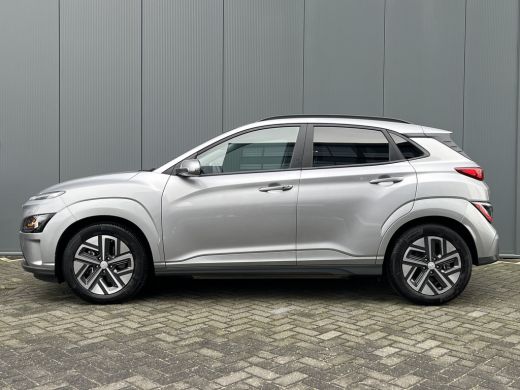 Hyundai KONA Electric Hyundai 64 kWh 204pk Pure | LED | Camera | Climate | Carplay | Keyless | Navigatie | 17" Lichtmet... ActivLease financial lease