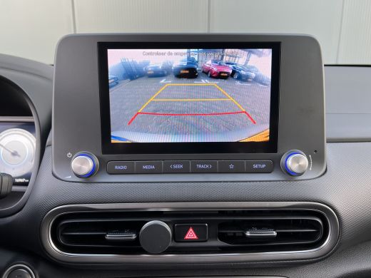 Hyundai KONA Electric Hyundai 64 kWh 204pk Pure | LED | Camera | Climate | Carplay | Keyless | Navigatie | 17" Lichtmet... ActivLease financial lease