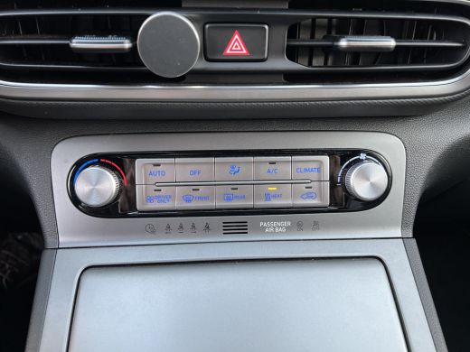 Hyundai KONA Electric Hyundai 64 kWh 204pk Pure | LED | Camera | Climate | Carplay | Keyless | Navigatie | 17" Lichtmet... ActivLease financial lease