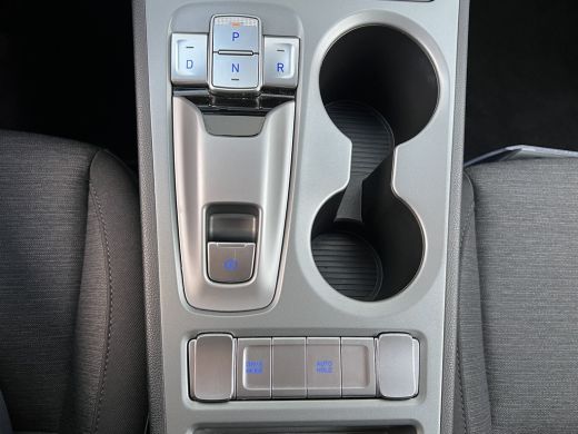 Hyundai KONA Electric Hyundai 64 kWh 204pk Pure | LED | Camera | Climate | Carplay | Keyless | Navigatie | 17" Lichtmet... ActivLease financial lease