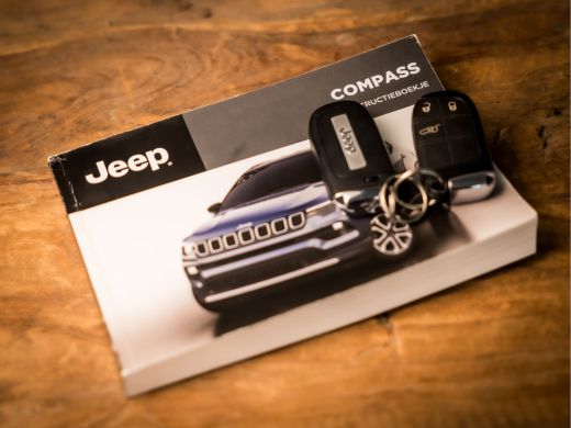 Jeep Compass 4xe 240 Plug-in Hybrid Electric Upland 240Pk Automaat (APPLE CARPLAY, GROOT NAVI, 360 CAMERA, VIR... ActivLease financial lease