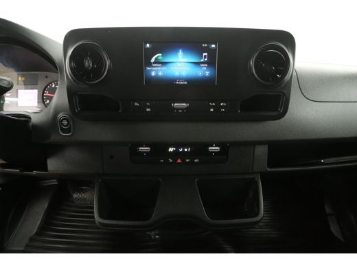 Mercedes Sprinter 314 2.2 CDI L2H2 143PK 2800kg Trekgew. Automaat Airco Camera Carplay Cruise Leder 3 Persoons Trek... ActivLease financial lease