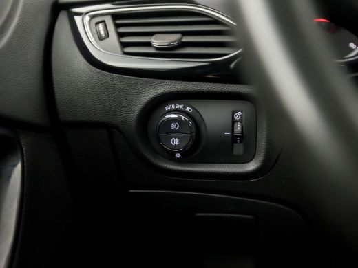 Opel Astra Sports Tourer 1.0 Innovation Sport (APPLE CARPLAY, GROOT NAVI, CLIMATE, LEDER, GETINT GLAS, SPORT... ActivLease financial lease